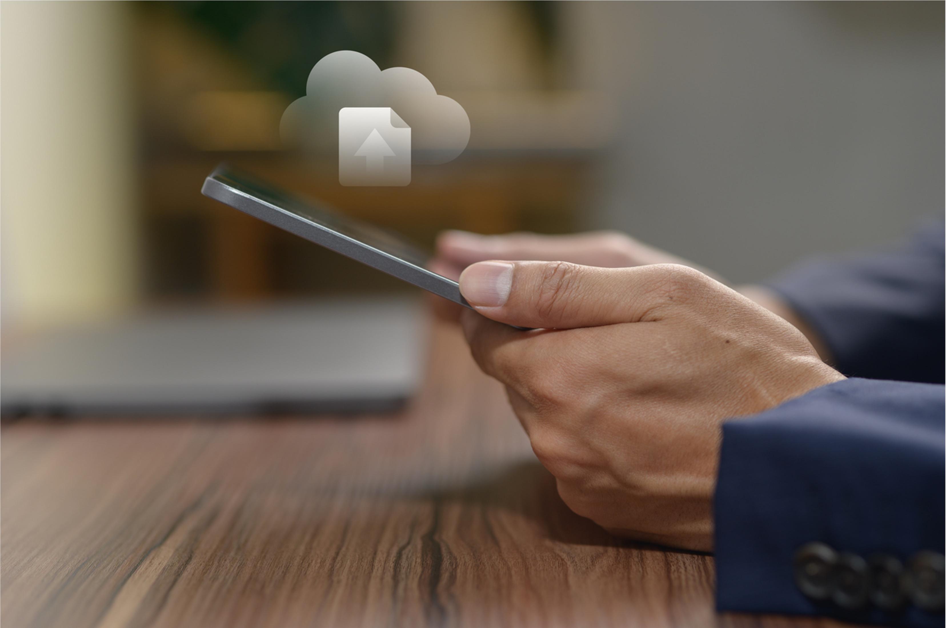The fake “your cloud is almost full” text hitting phones right now